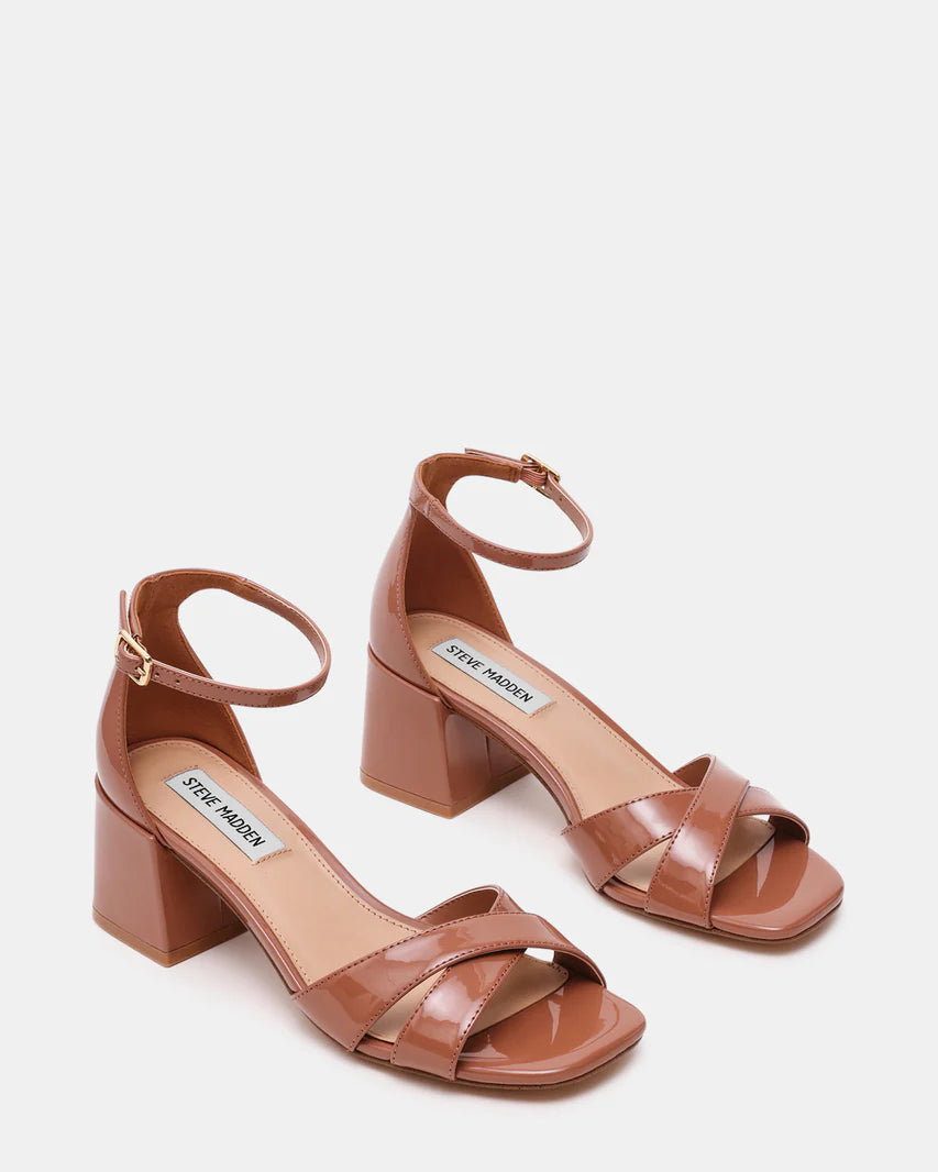 SANDALI FERGIE CAMEL STEVEMADDEN