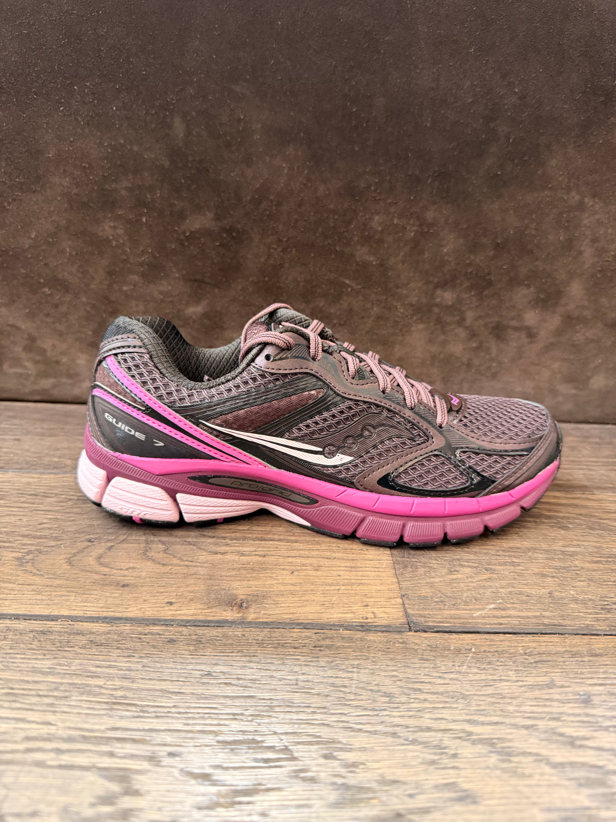 SAUCONY PROGRID GUIDE 7 SYRUP-MULBERRY DONNA