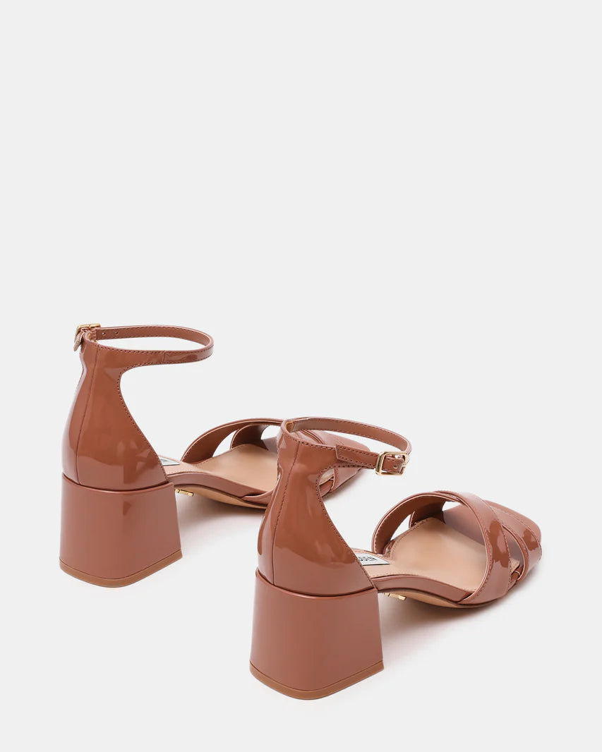 SANDALI FERGIE CAMEL STEVEMADDEN