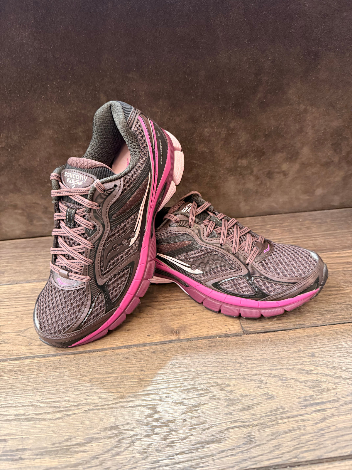 SAUCONY PROGRID GUIDE 7 SYRUP-MULBERRY DONNA