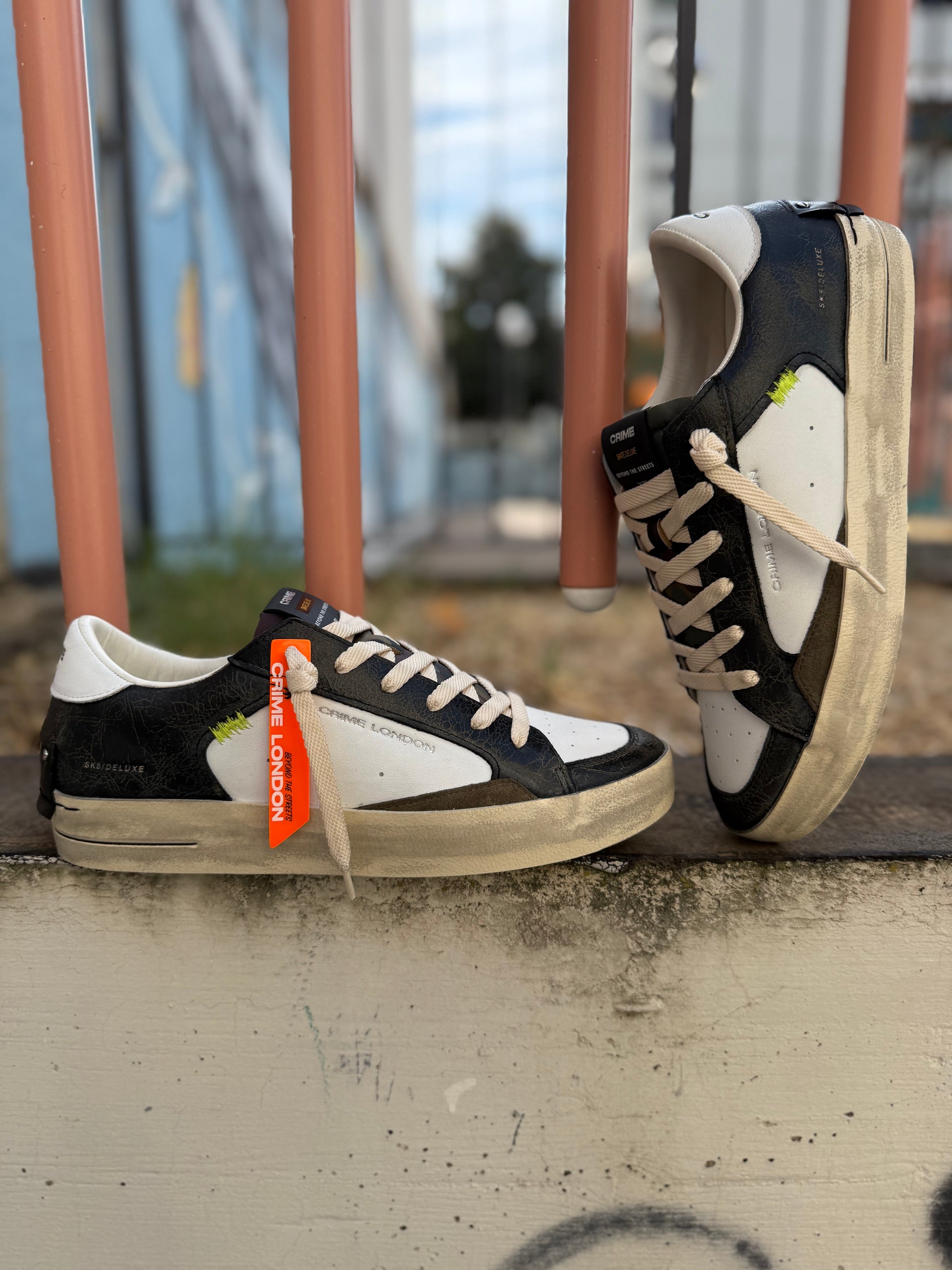 Sneakers uomo Crime London SK8 de luxe bianca nera dettagli camou 11105AA8.68