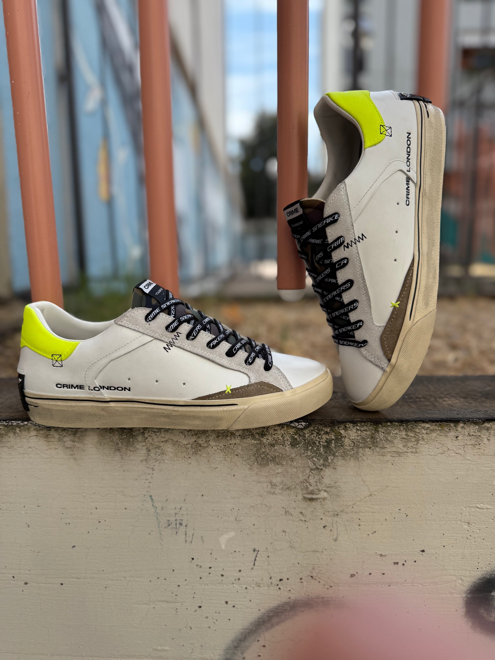 Sneakers uomo Crime london Distressed  bianca top fluo 11031AA8.10