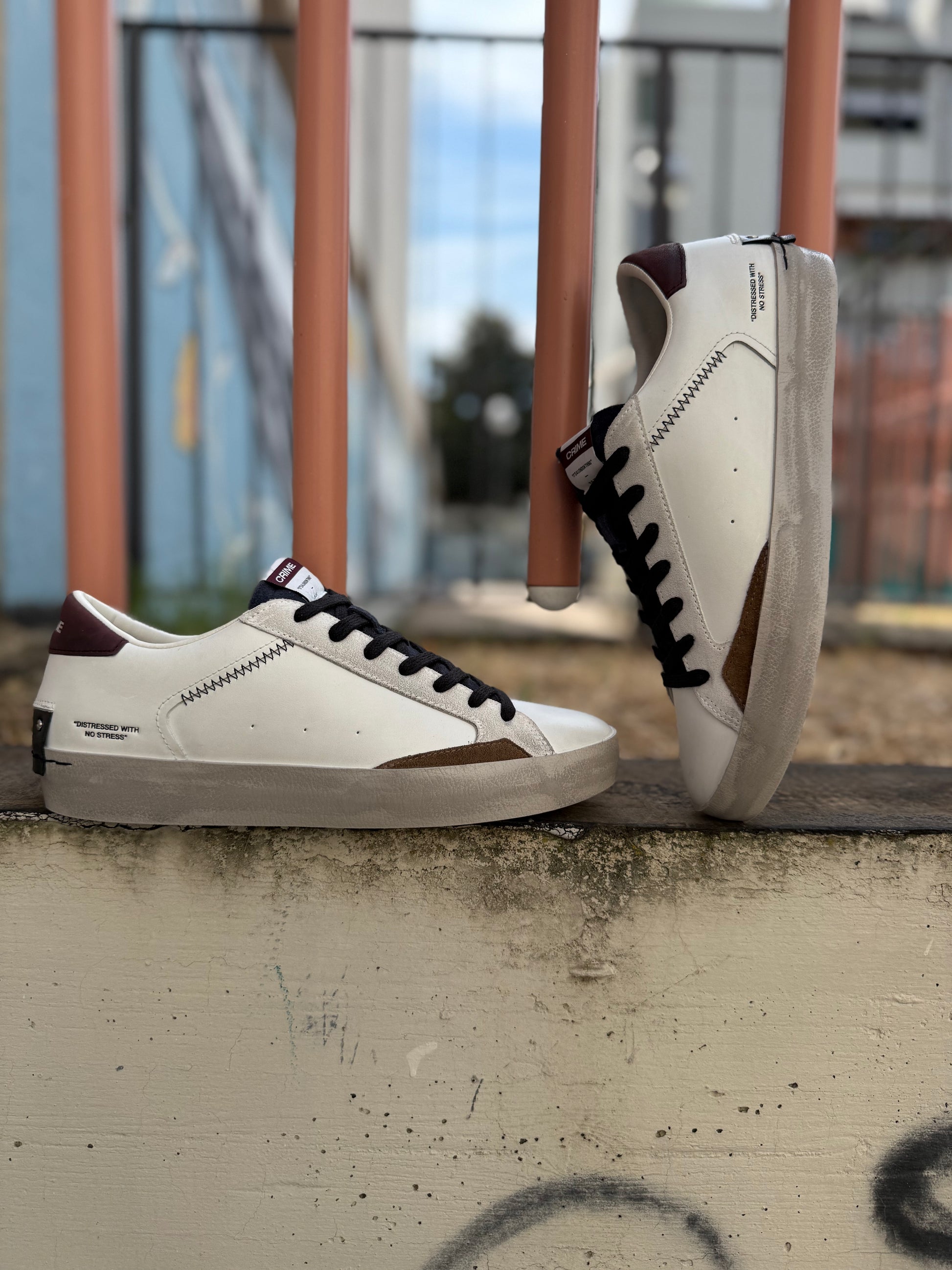 Sneakers uomo Crime london Distressed  bianca top bordeaux 11000AA8.10