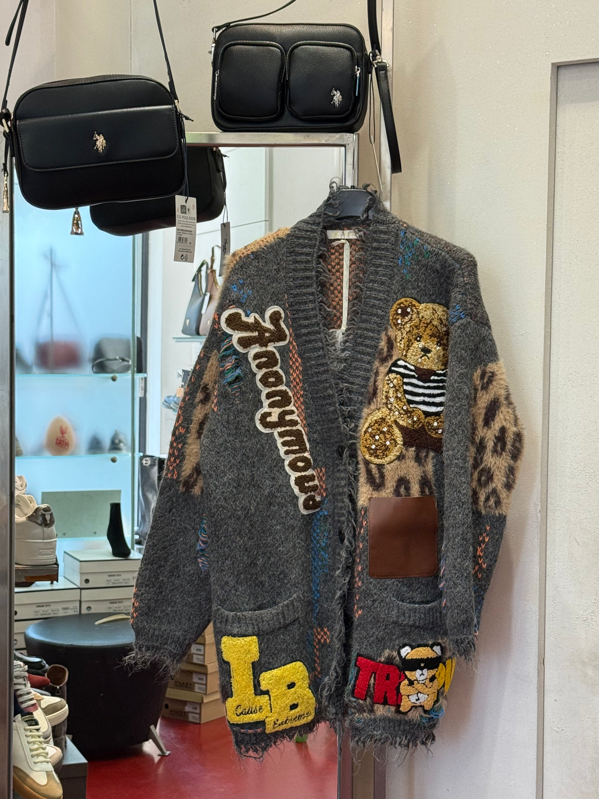 Maglia grigia e patch Luisa Lineaelle