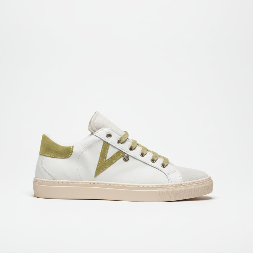 V2 - OLYMPIC V2 - Sneakers a suola bassa in pelle martellata BIANCO PISTACCHIO