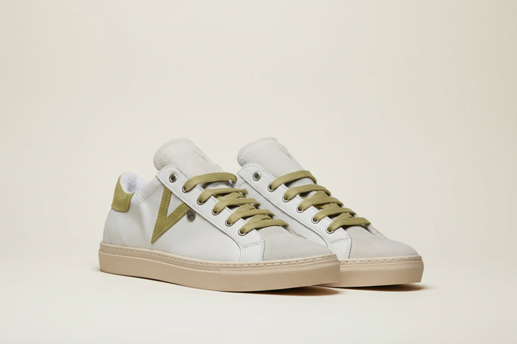 V2 - OLYMPIC V2 - Sneakers a suola bassa in pelle martellata BIANCO PISTACCHIO