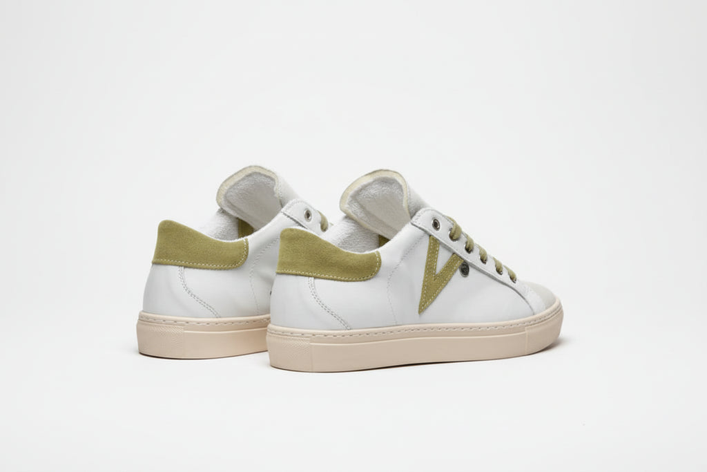V2 - OLYMPIC V2 - Sneakers a suola bassa in pelle martellata BIANCO PISTACCHIO