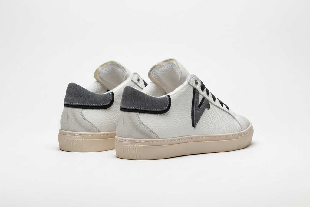 V2 - OLYMPIC V2 - Sneakers a suola bassa in pelle martellata con inserto e retro Bicolor Jeans e Blu