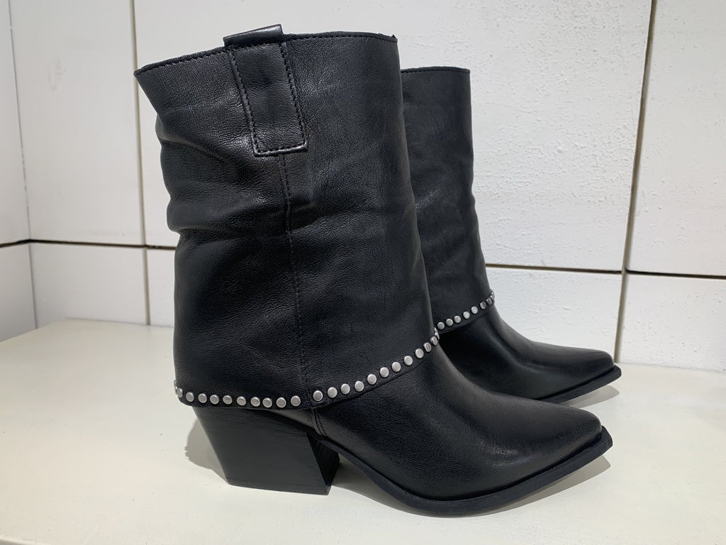 Texani Bassi Risvolta Borchie NERO
